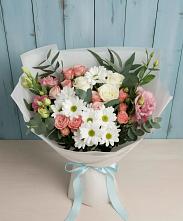 Букет цветов из:  Розы, Лизиантусы и Хризантемы в Начале
