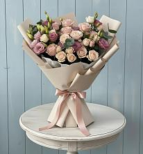 Букет цветов из:  Розы и Лизиантусы в Начале
