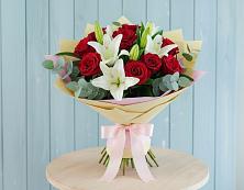 Букет цветов из:  Лилии и Розы в Начале