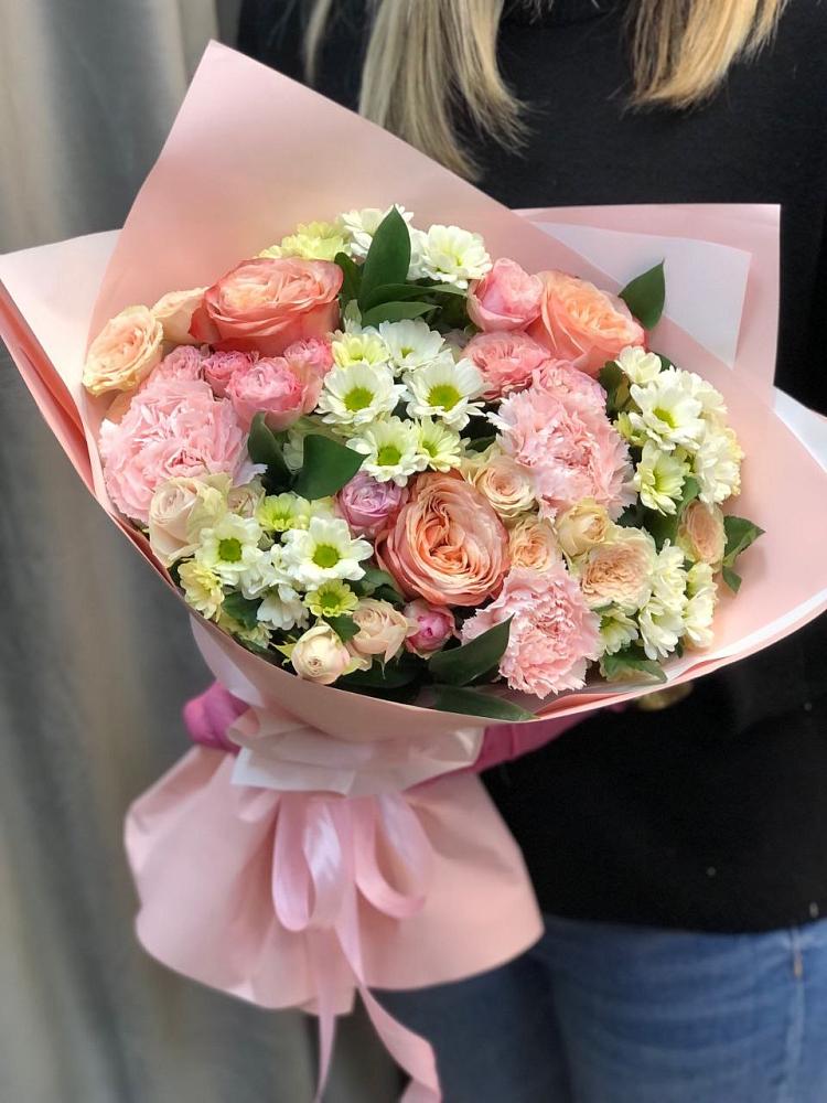 Букет цветов из: Гвоздики, Розы и Хризантемы в Начале