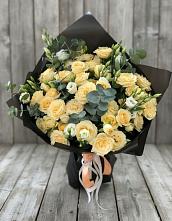 Букет цветов из:  Розы и Лизиантусы в Начале