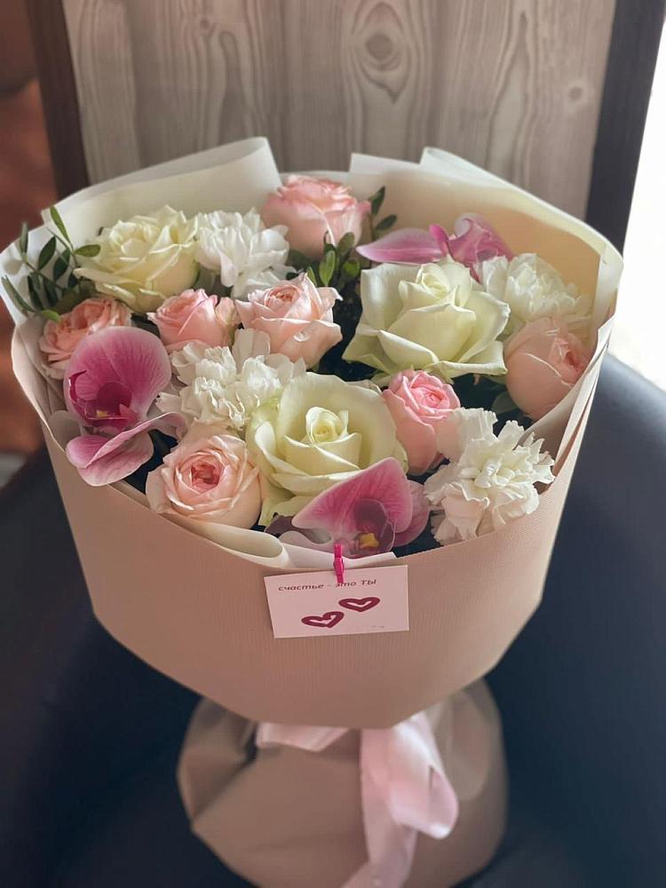 Букет цветов из: Орхидеи, Розы и Гвоздики в Начале