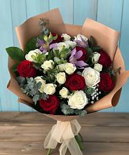 Букет цветов из:  Розы и Альстромерии в Начале