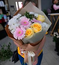 Букет цветов из:  Герберы, Розы и Хризантемы в Начале