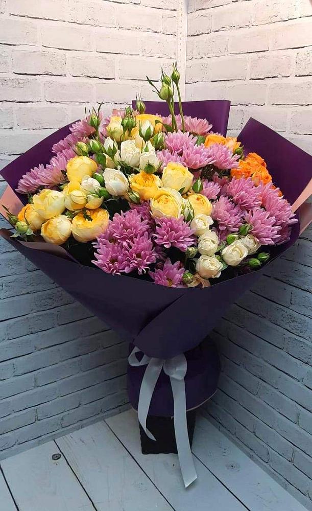 Букет цветов из: Хризантемы и Розы в Начале