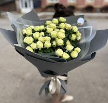 Букет Белые кустовые розы Солинеро в Начале