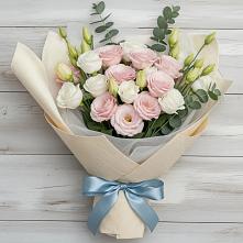 Букет цветов из:  Лизиантусы в Начале