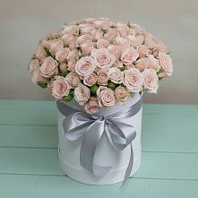 Цветочная композиция из Розы в шляпной коробке в Начале