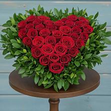 Цветочная композиция из Розы в виде сердца в Начале