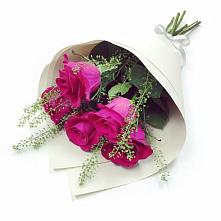 Букет цветов из:  Розы в Начале