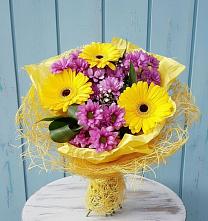 Букет цветов из:  Хризантемы и Герберы в Начале
