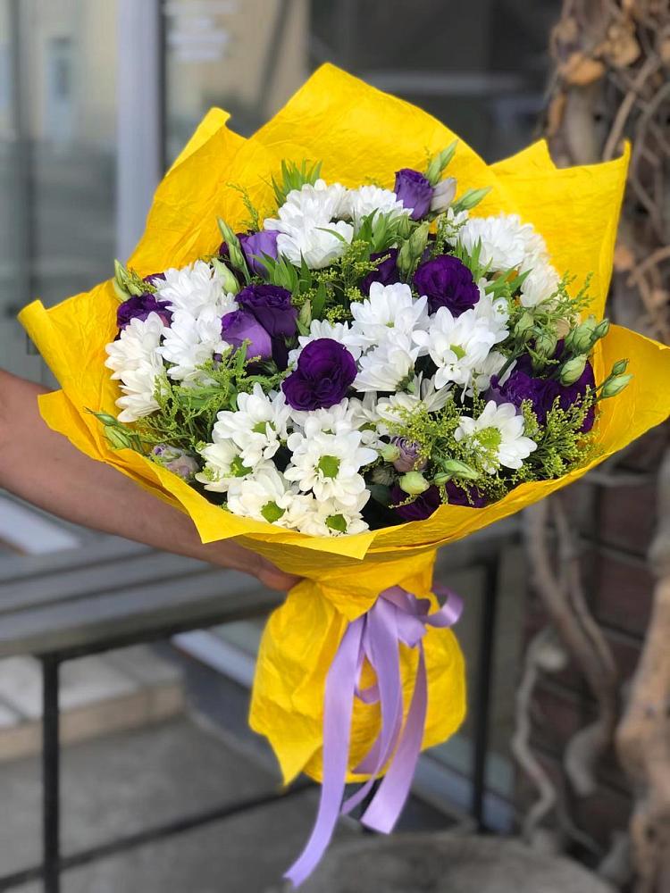 Букет цветов из: Ирисы, Хризантемы и Ромашки в Начале