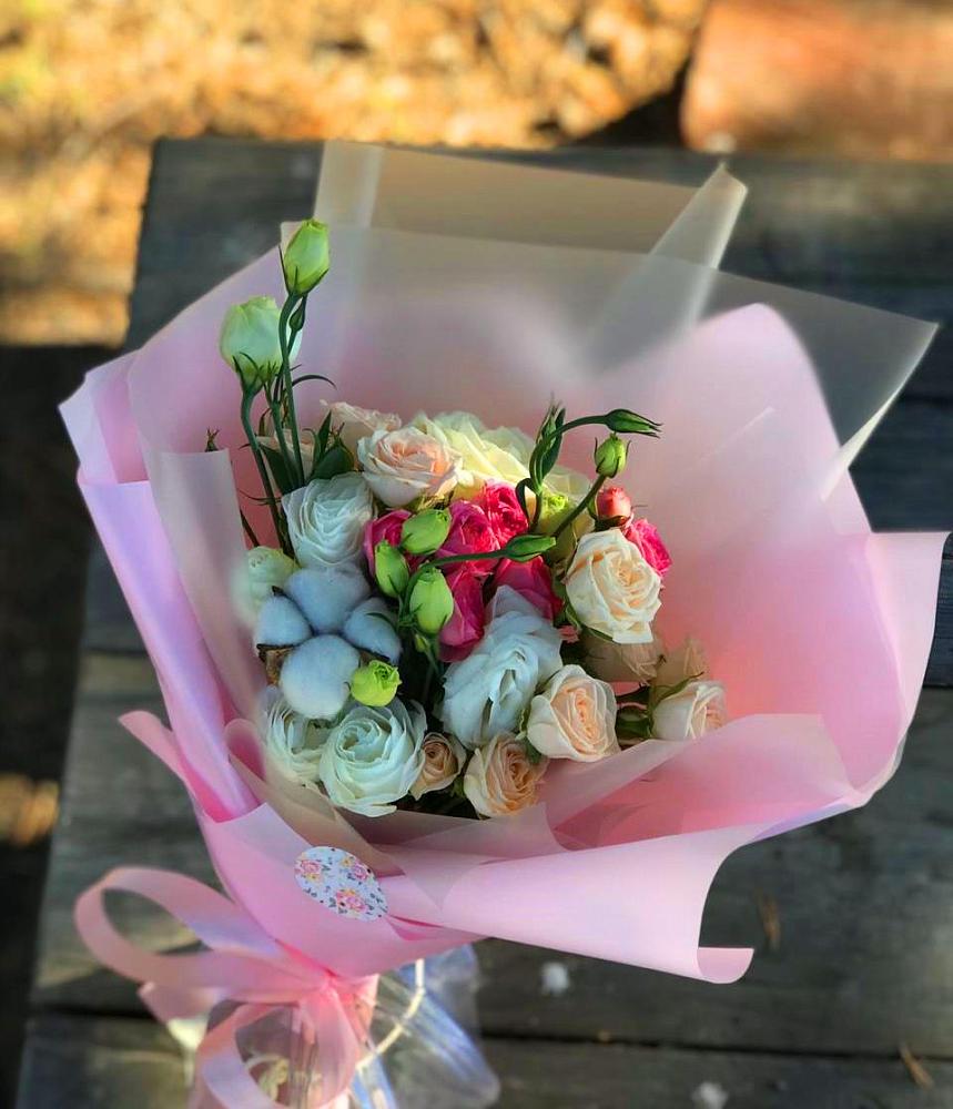 Букет цветов из: Розы и Лизиантусы в Начале