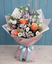 Букет цветов из:  Лизиантусы, Розы, Альстромерии и Гипсофила #REPLACE_PRED# Начале