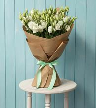 Букет цветов из:  Лизиантусы в Начале