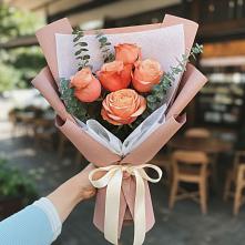 Букет цветов из:  Розы в Начале