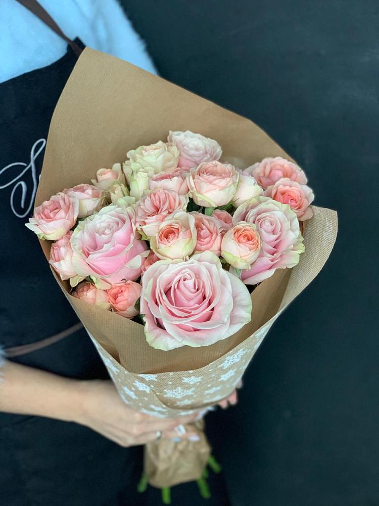 Букет цветов из: Хризантемы и Розы в Начале