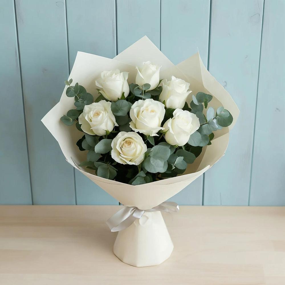 Букет Белые розы в Эвкалипте в Начале