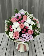 Букет цветов из:  Альстромерии, Гвоздики, Розы и Хризантемы в Начале