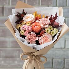 Букет цветов из:  Гвоздики, Хризантемы и Розы в Начале