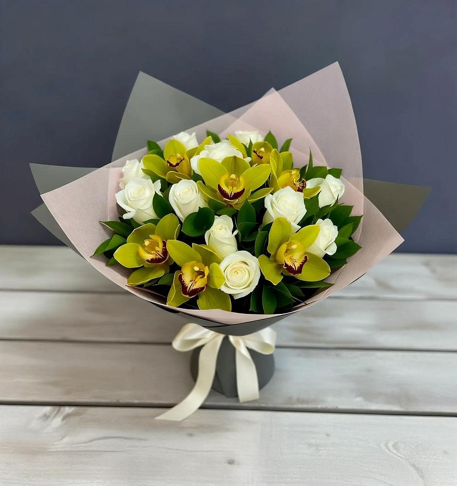 Букет цветов из: Орхидеи и Розы в Начале