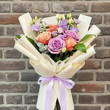 Букет цветов из:  Лизиантусы и Розы #REPLACE_PRED# Начале