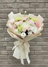Букет цветов из:  Гвоздики, Розы, Лизиантусы и Хризантемы #REPLACE_PRED# Начале