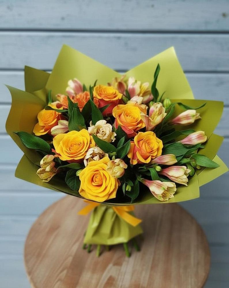 Букет цветов из: Альстромерии и Розы в Начале