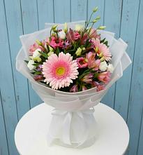 Букет цветов из:  Герберы, Альстромерии и Лизиантусы #REPLACE_PRED# Начале