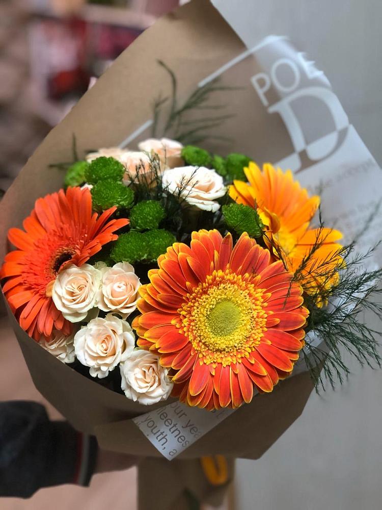 Букет цветов из: Герберы, Хризантемы и Розы в Начале