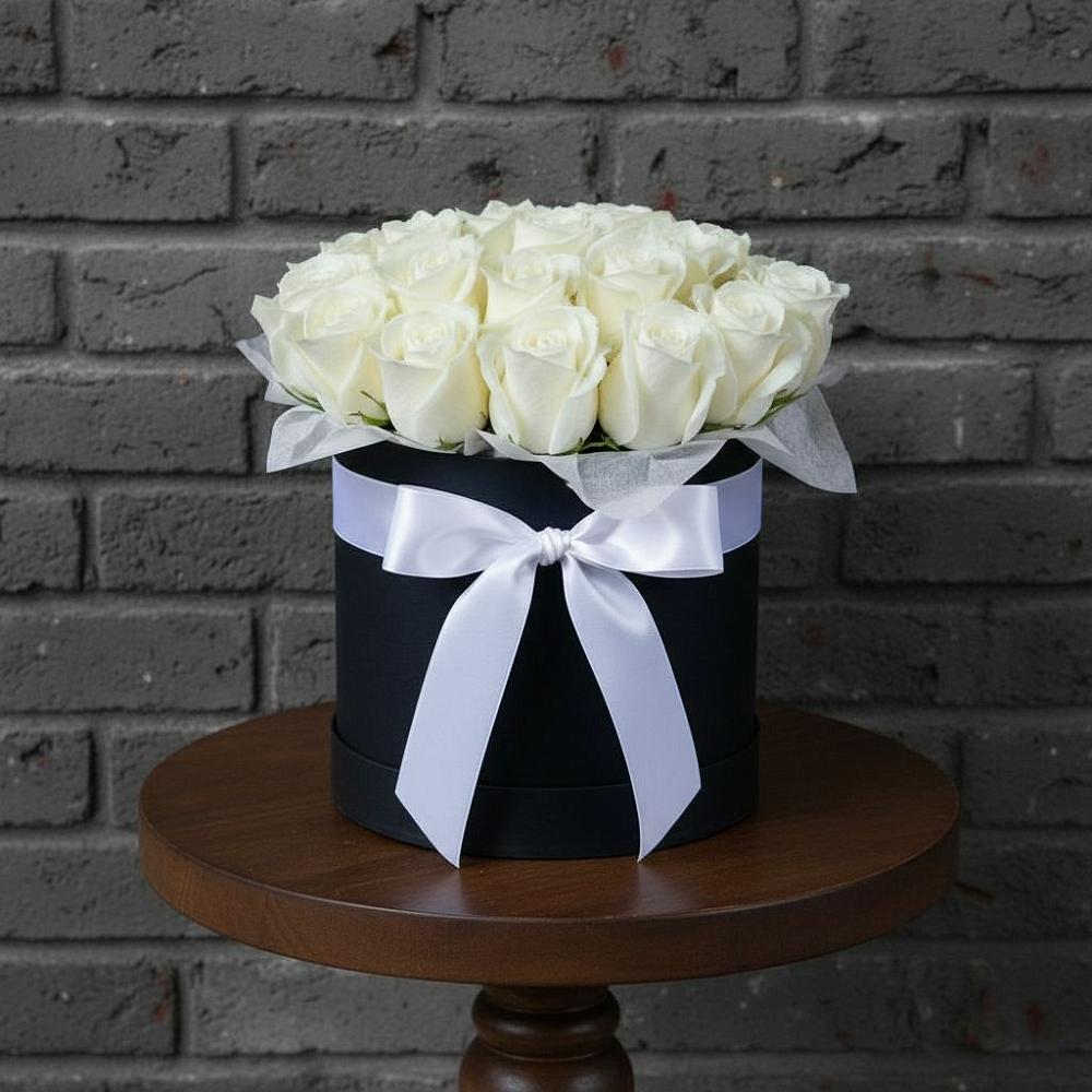 Цветочная композиция из Розы в шляпной коробке в Начале