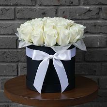 Цветочная композиция из Розы в шляпной коробке в Начале