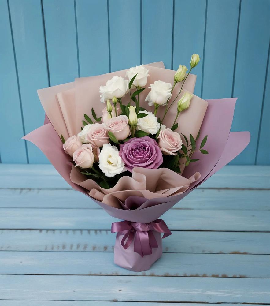 Букет цветов из: Розы и Лизиантусы в Начале