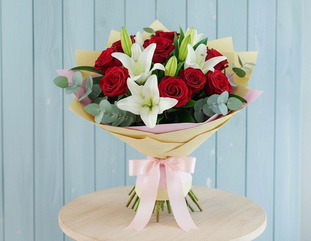 Букет цветов из: Лилии и Розы в Начале